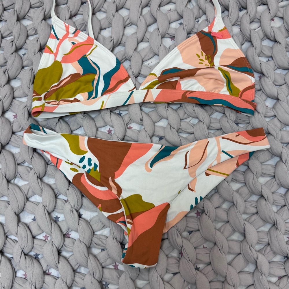 Roxy Abstract Print Triangle Bikini Set in White, Coral & Olive Top: L Bottom: M